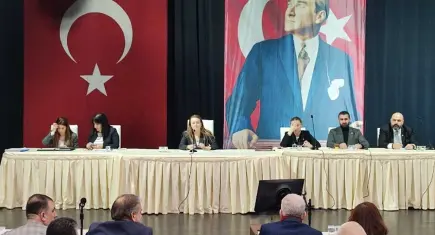 İzmir Büyükşehir arbedesi Konak Meclisi’nde tansiyonu yükseltti 