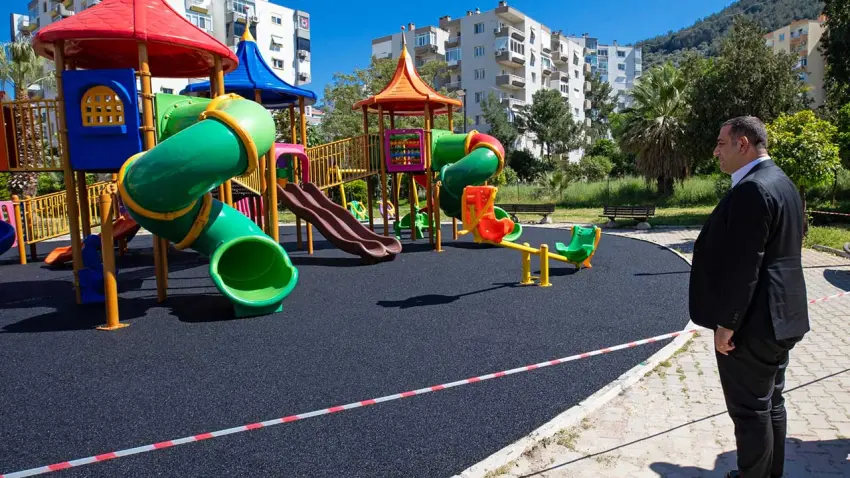 Narlıdere’de çocuk parklarına güvenli dokunuş haberinin görseli
