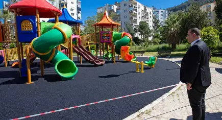 Narlıdere’de çocuk parklarına güvenli dokunuş