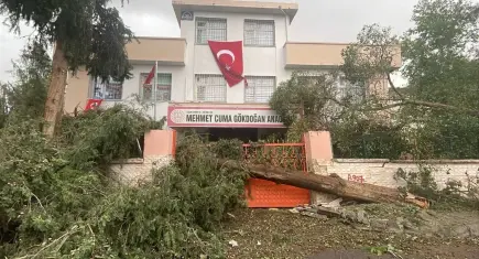 Okullar 4 gün tatil edildi