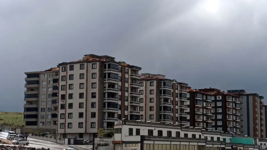Süper hücre fırtınası Gaziantep ve Şanlıurfa’yı vurdu: 1 ölü, çok sayıda yaralı haberinin görseli