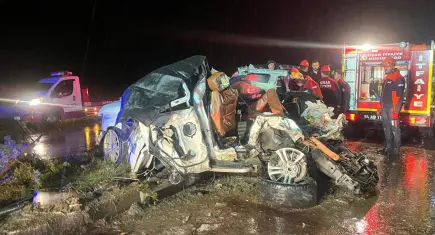 Uşak’ta katliam gibi kaza: 7 araç birbirine girdi, 4 ölü!