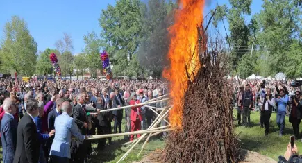 1400 yıllık 'Kakava' ateşi yandı:Binlerce kişilik bahar coşkulu başladı