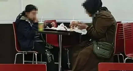 Anne-kızı içeri almayan hamburger zincirine soruşturma