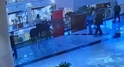 AVM’de bebek arabasından hırsızlık: 10 yaşındaki şüphelinin 92 suç kaydı çıktı
