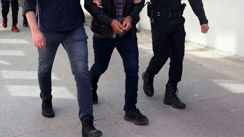 Bakan Gürlek açıkladı: İzmir merkezli 8 ilde dev operasyon! 1,6 milyar liralık kirli para ağı çökertildi haberinin görseli