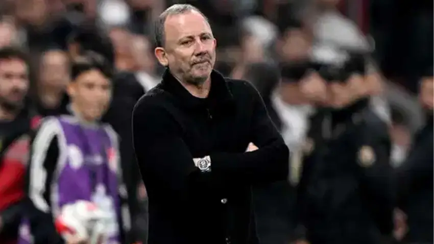 Beşiktaş'ta taraftarlar Sergen Yalçın'ı istifaya çağırdı! haberinin görseli