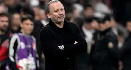 Beşiktaş'ta taraftarlar Sergen Yalçın'ı istifaya çağırdı!