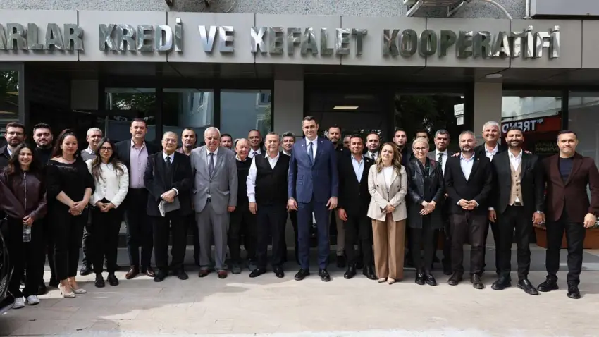 CHP’den Bornova çıkartması: Bu bozuk düzenin tek kurtuluşu erken seçim! haberinin görseli