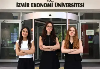 İEÜ Hukuk Fakültesi öğrencilerinden Rekabet Hukuku Yarışmasında ikincilik