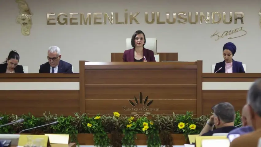 Karabağlar Meclisi'nde tansiyon yükseldi: Cumhur İttifakı’ndan CHP’li Dalgıç’a video tepkisi  haberinin görseli
