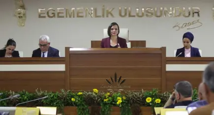 Karabağlar Meclisi'nde tansiyon yükseldi: Cumhur İttifakı’ndan CHP’li Dalgıç’a video tepkisi 