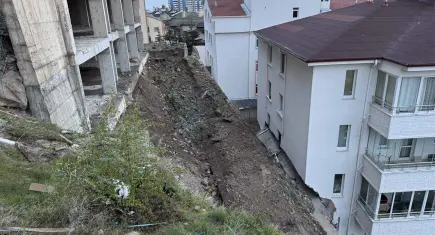 Nevşehir’de istinat duvarı çöktü: Apartman ve anaokulu tahliye edildi