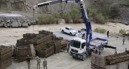 Zap Suyu’na Mehmetçik dokunuşu: Heyelan bölgesine panel köprü kuruluyor