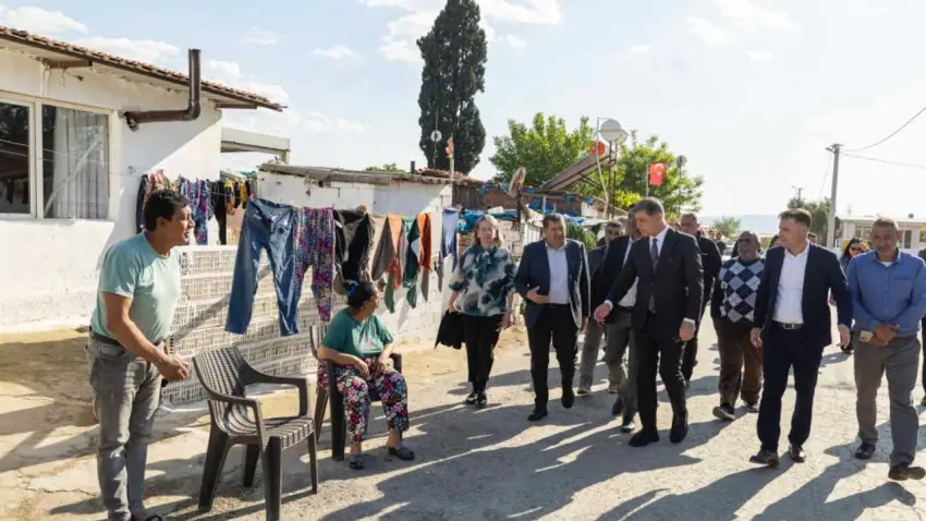 Başkan Tugay, Çırpı Mahallesi’nde vatandaşlarla bir araya geldi haberinin görseli