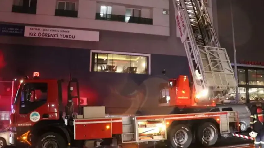 Kız öğrenci yurdunda korkutan yangın: Öğrenciler tahliye edildi haberinin görseli