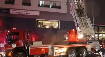 Kız öğrenci yurdunda korkutan yangın: Öğrenciler tahliye edildi