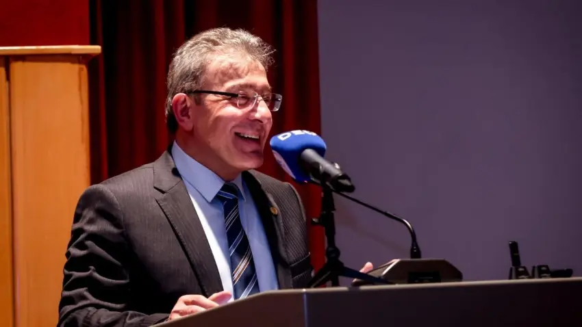 DE&Uuml; Rekt&ouml;r&uuml; Prof. Dr. Bayram Yılmaz