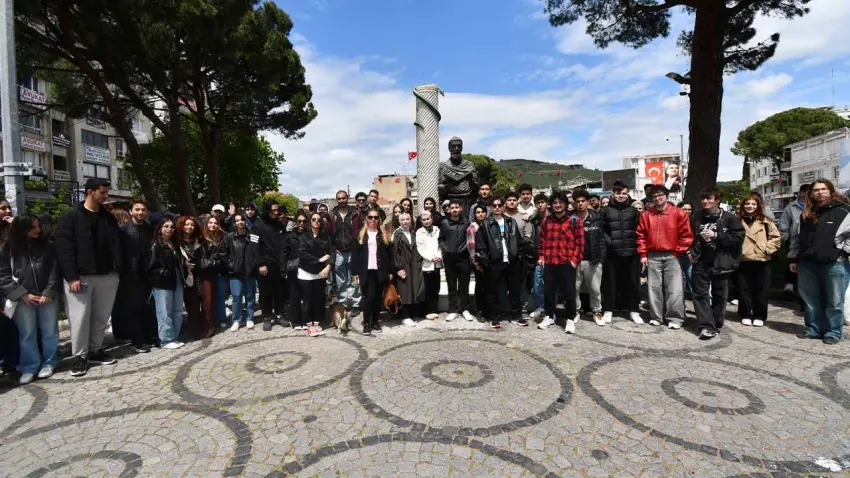 Üniversite öğrencileri Bergama ve Ödemiş’te kültürle buluştu haberinin görseli