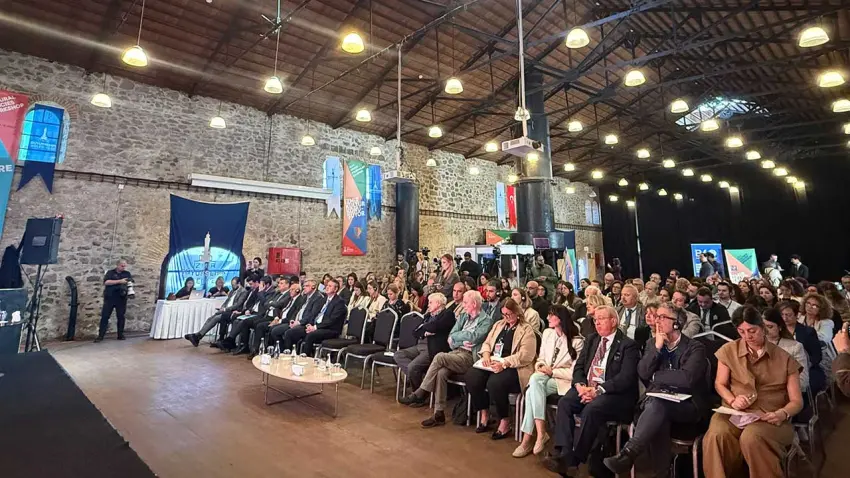 Başkan Tugay’dan net mesajlar: Kültüre erişim bir lüks değil, temel bir hak haberinin görseli