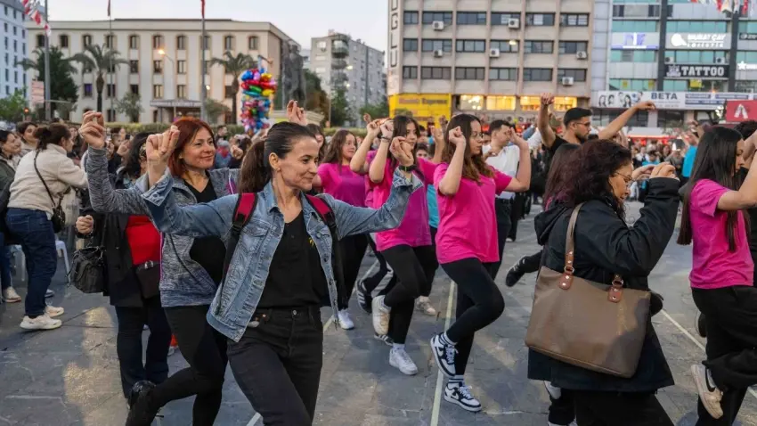 Bornova’da Dünya Dans Günü coşkusu yaşandı haberinin görseli