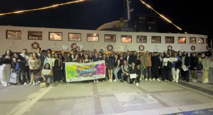 Genç İzmir gönüllüleri Bergama Vapuru’nda bir araya geldi