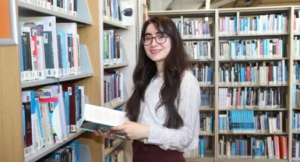 İEÜ’lü genç çevirmen Berra Okudurlar Oxford yolunda