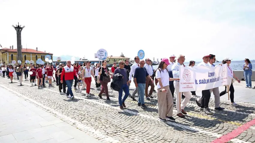  İzmir sağlık için yürüdü: Kronik hastalıklara karşı "Hareket" çağrısı haberinin görseli