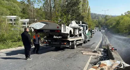 Sarıyer’de feci kaza: Virajı alamayan karavan bariyerlere çarptı, sürücü hayatını kaybetti
