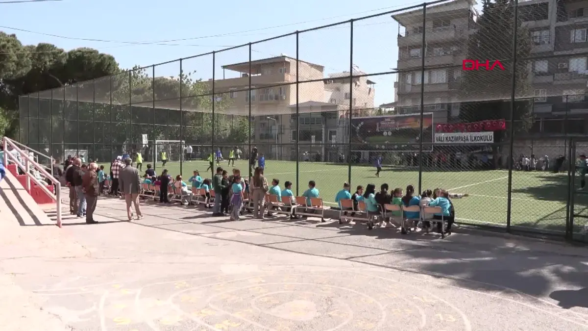 Spora yönlendirilen ilkokul öğrencileri futbol turnuvası heyecanı yaşadı görseli