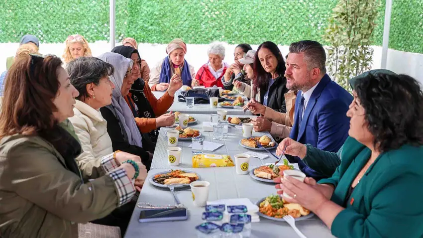 Başkan Duman, “Beş Çayı” buluşmasında kadınlarla bir araya geldi haberinin görseli