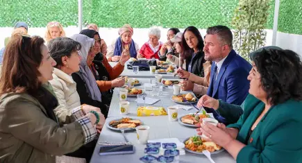 Başkan Duman, “Beş Çayı” buluşmasında kadınlarla bir araya geldi