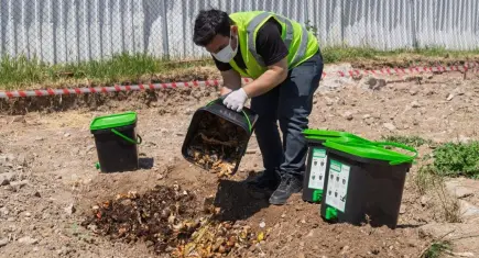 İzmir’de evsel atıklar komposta dönüşüyor