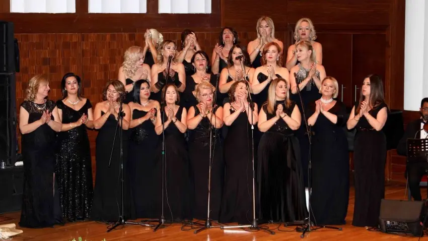 İZSİAD Kadın Korosu’ndan duygusal konser haberinin görseli