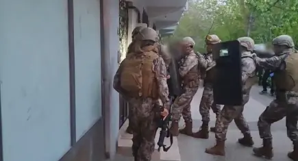 Kıraathane görünümlü kumarhanelere operasyon: Kadınları kullanıp çiftçileri borçlandırmışlar