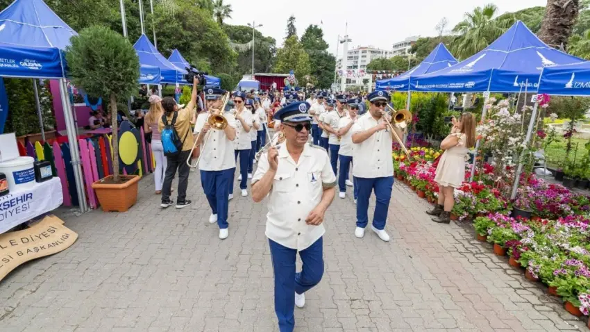 Kültürpark çiçek açtı haberinin görseli