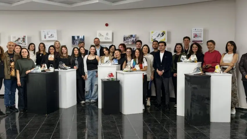 Ayakkabına Kendini Yansıt at&ouml;lyesi