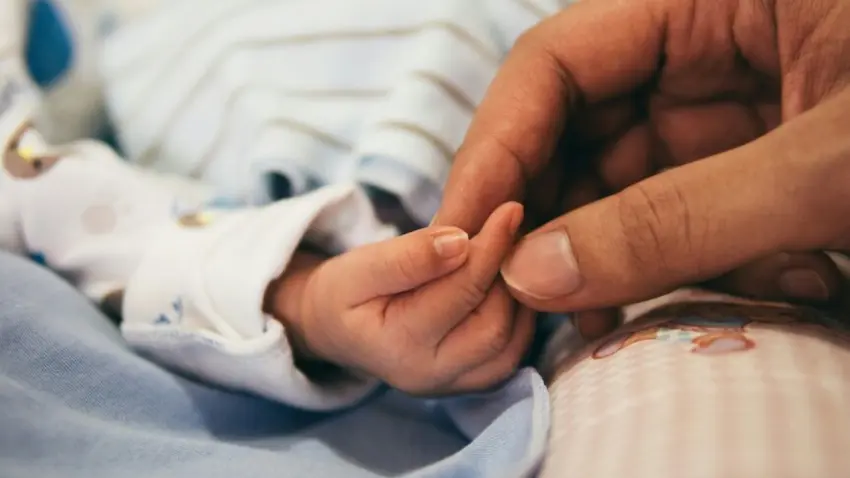 Sözleşmeli personelin doğum izni 24 haftaya çıkarıldı haberinin görseli
