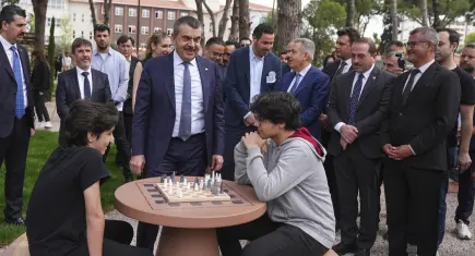 Yusuf Tekin: Öğretmenlerimizin emeği toplumda daha fazla görünmeli