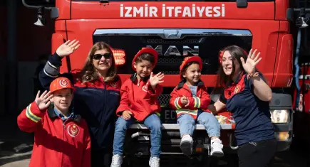 Alevlere koşan süper anneler