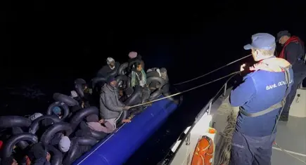 Çeşme'de 32 düzensiz göçmen yakalandı