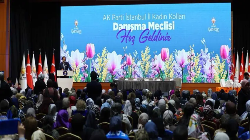 Cumhurbaşkanı Erdoğan, AK Parti İstanbul İl Kadın Kolları Danışma Meclisi’ne telefonla bağlandı haberinin görseli