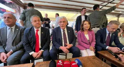 Müsavat Dervişoğlu, tarihi çarşı esnafını ziyaret etti
