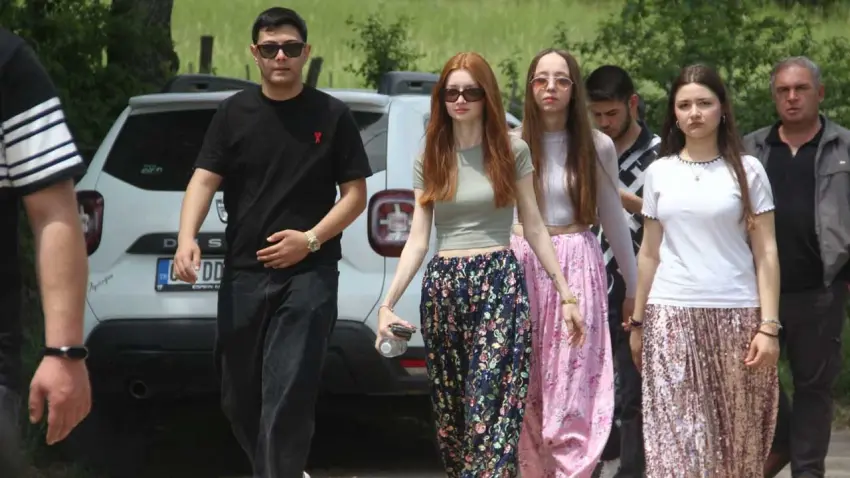 Çanakkale’de ‘Aşıklar Sokağı’ geleneği gençleri buluşturdu haberinin görseli