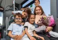 Dördüzlerinden ESHOT şoförü anneye duygulandıran Anneler Günü sürprizi