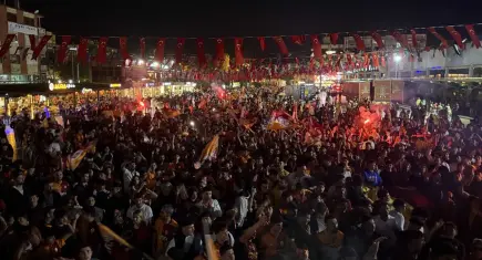 Ege "Sarı-Kırmızı"ya boyandı: Taraftarlar sokaklara sığmadı!
