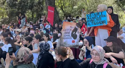 İzmir’de Gazzeli anneler için yürüyüş düzenlendi