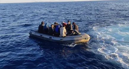 İzmir haber: Çeşme açıklarında 28 düzensiz göçmen yakalandı