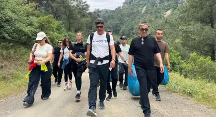 İzmir İtfaiyesi’nden doğa yürüyüşüyle orman yangınlarına karşı farkındalık etkinliği