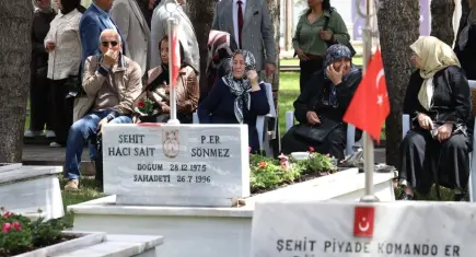 Kayseri’de şehit anneleri evlatlarının kabri başında buluştu